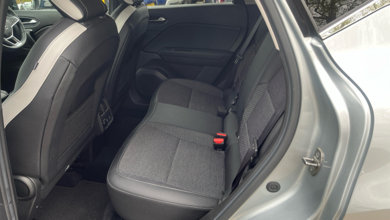 Renault Captur 1.6 E-Tech full hybrid 145 Techno 5dr Auto Hybrid Hatchback